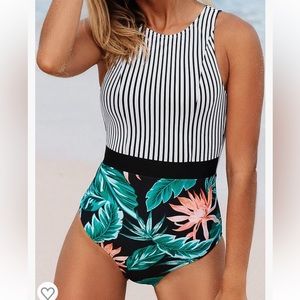 NWT Cupshe One Piece Floral Swimsuit Small